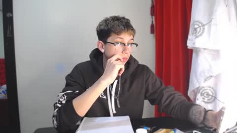 Snapshot of _thomas_hot_ chatting on December 2024 07:00:02 PM Thomas online show from December 2024 07:00:02 PM