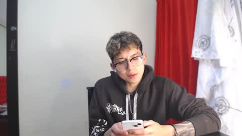 Snapshot of _thomas_hot_ chatting on December 2024 10:03:02 PM Thomas online show from December 2024 10:03:02 PM