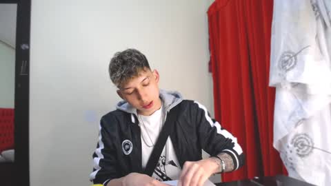 Snapshot of _thomas_hot_ chatting on January 2025 09:31:01 PM Thomas online show from January 2025 09:31:01 PM