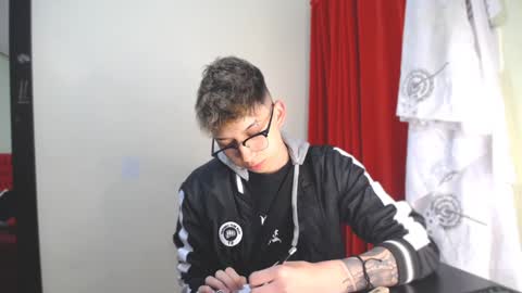 Snapshot of _thomas_hot_ chatting on January 2025 05:42:02 PM Thomas online show from January 2025 05:42:02 PM