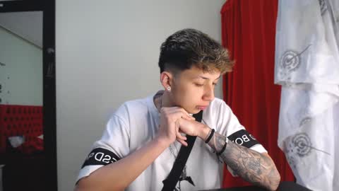 Snapshot of _thomas_hot_ chatting on January 2025 03:35:01 AM Thomas online show from January 2025 03:35:01 AM