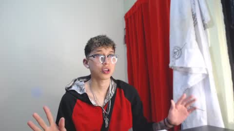 Snapshot of _thomas_hot_ chatting on January 2025 10:09:01 PM Thomas online show from January 2025 10:09:01 PM