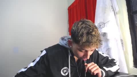 Snapshot of _thomas_hot_ chatting on January 2025 09:51:01 PM Thomas online show from January 2025 09:51:01 PM