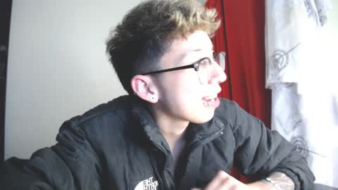 Snapshot of _thomas_hot_ chatting on January 2025 12:04:02 PM Thomas online show from January 2025 12:04:02 PM