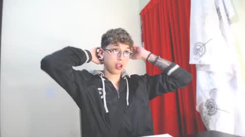 Snapshot of _thomas_hot_ chatting on January 2025 02:33:01 AM Thomas online show from January 2025 02:33:01 AM