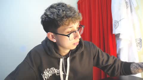 Snapshot of _thomas_hot_ chatting on January 2025 06:10:01 PM Thomas online show from January 2025 06:10:01 PM