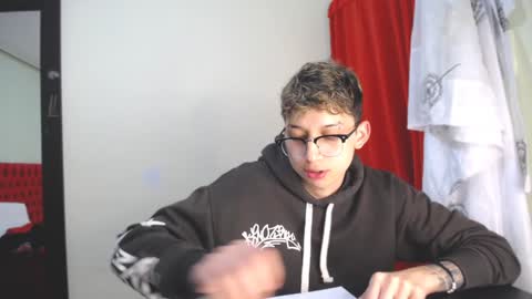 Snapshot of _thomas_hot_ chatting on January 2025 09:50:01 PM Thomas online show from January 2025 09:50:01 PM