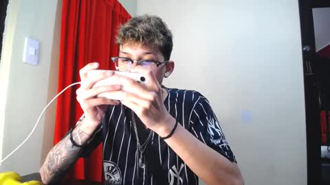 Snapshot of _thomas_hot_ chatting on January 2025 03:29:02 PM Thomas online show from January 2025 03:29:02 PM