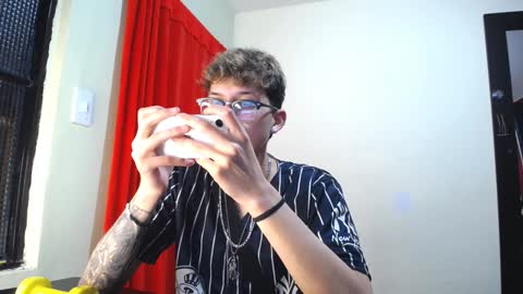 Snapshot of _thomas_hot_ chatting on January 2025 01:11:02 AM Thomas online show from January 2025 01:11:02 AM