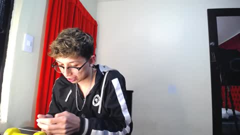 Snapshot of _thomas_hot_ chatting on January 2025 07:08:01 PM Thomas online show from January 2025 07:08:01 PM