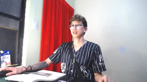 Snapshot of _thomas_hot_ chatting on February 2025 06:38:01 PM Thomas online show from February 2025 06:38:01 PM