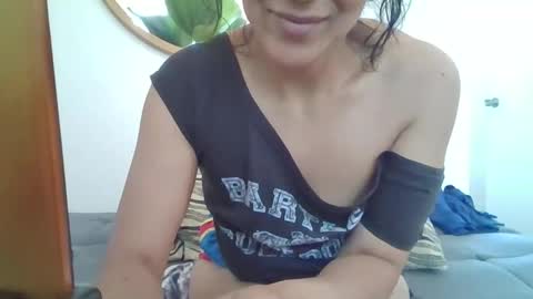 _tutti_frutti_ online show from April 2026 09:17:01 PM