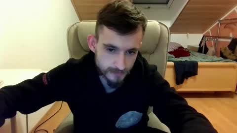 Snapshot of _v_l_a_d_ chatting on February 2025 12:59:01 AM Vlad online show from February 2025 12:59:01 AM