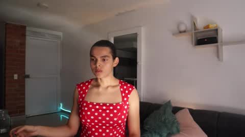 Anastasia Vahos online show from September 2025 06:10:01 PM