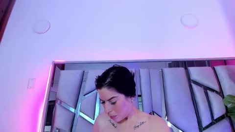 _valeria_saenz_ online show from October 2025 02:20:01 AM