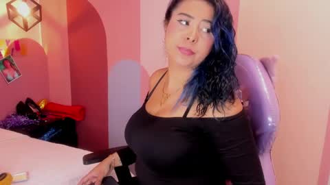 Snapshot of _valeryboobs_ chatting on April 2026 01:05:01 PM _valeryboobs_ online show from April 2026 01:05:01 PM
