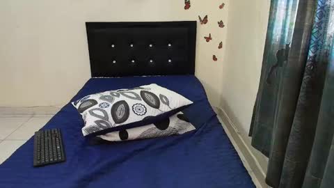 _victoriia_971 online show from February 2025 12:36:02 PM