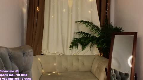 Snapshot of _violet_mills_ chatting on December 2024 11:58:01 PM Violet online show from December 2024 11:58:01 PM