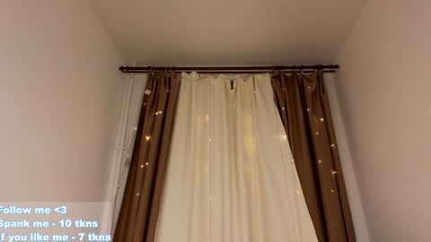 Snapshot of _violet_mills_ chatting on December 2024 02:39:01 AM Violet online show from December 2024 02:39:01 AM