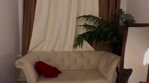 Snapshot of _violet_mills_ chatting on January 2025 02:30:02 AM Violet online show from January 2025 02:30:02 AM