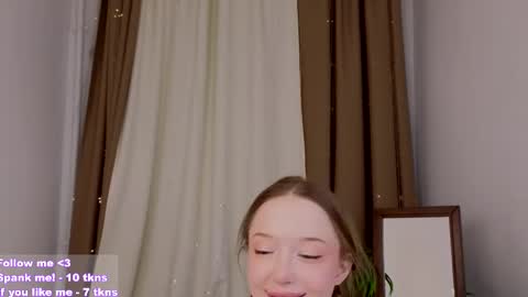 Snapshot of _violet_mills_ chatting on February 2025 11:25:02 PM Violet online show from February 2025 11:25:02 PM