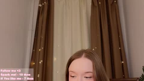 Snapshot of _violet_mills_ chatting on March 2025 11:33:01 PM Violet online show from March 2025 11:33:01 PM