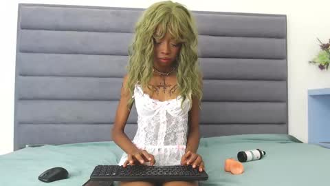 _violet_moon1 online show from February 2025 09:59:01 PM