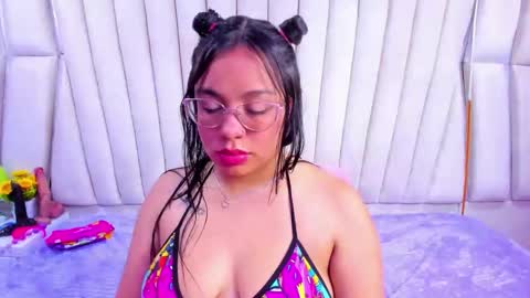 _violeta18_ online show from November 2025 03:17:01 AM