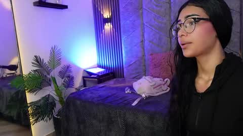 Snapshot of _viollettenoir_ chatting on April 2026 09:18:02 PM online show from April 2026 09:18:02 PM
