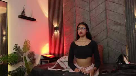 Snapshot of _viollettenoir_ chatting on April 2026 07:40:02 PM online show from April 2026 07:40:02 PM