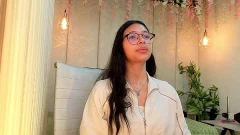 Snapshot of _viollettenoir_ chatting on April 2026 11:09:01 AM online show from April 2026 11:09:01 AM