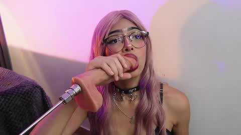 Snapshot of _viollettenoir_ chatting on April 2026 01:42:02 AM online show from April 2026 01:42:02 AM
