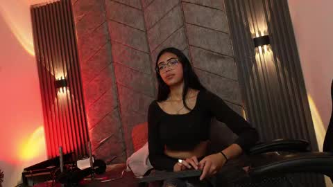 Snapshot of _viollettenoir_ chatting on April 2026 07:28:01 PM online show from April 2026 07:28:01 PM