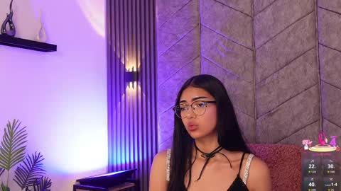 Snapshot of _viollettenoir_ chatting on April 2026 08:11:01 PM online show from April 2026 08:11:01 PM
