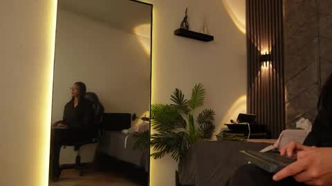 Snapshot of _viollettenoir_ chatting on April 2026 07:42:01 PM online show from April 2026 07:42:01 PM