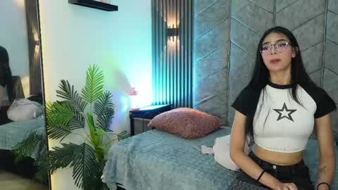 Snapshot of _viollettenoir_ chatting on May 2026 07:41:01 PM online show from May 2026 07:41:01 PM