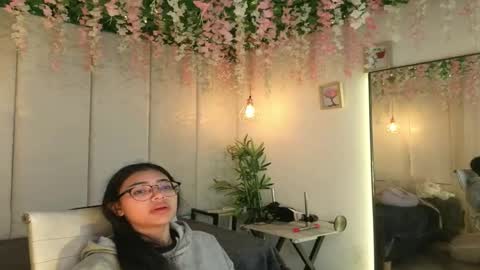 Snapshot of _viollettenoir_ chatting on May 2026 11:15:01 AM online show from May 2026 11:15:01 AM
