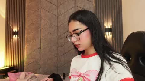 Snapshot of _viollettenoir_ chatting on May 2026 07:44:01 PM online show from May 2026 07:44:01 PM