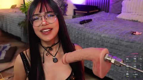 Snapshot of _viollettenoir_ chatting on May 2026 10:17:01 PM online show from May 2026 10:17:01 PM