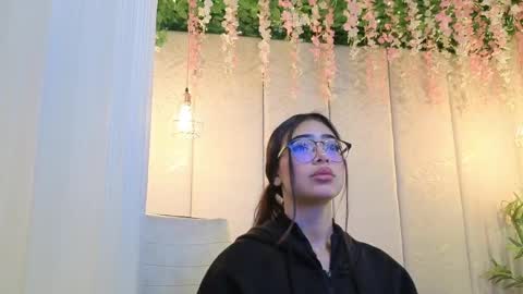 Snapshot of _viollettenoir_ chatting on May 2026 12:01:02 PM online show from May 2026 12:01:02 PM