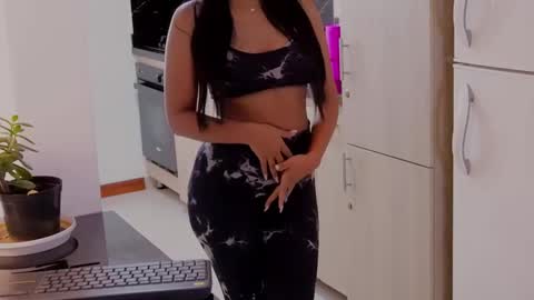 Snapshot of _your_little_nut chatting on January 2025 03:59:02 PM Macca and Ana online show from January 2025 03:59:02 PM