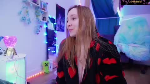Snapshot of _yummy_girl_ chatting on May 2026 12:26:02 PM Polly online show from May 2026 12:26:02 PM