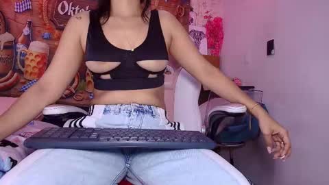 Aisha online show from October 2025 11:51:02 AM