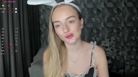 Adelina online show from November 2025 02:27:01 PM