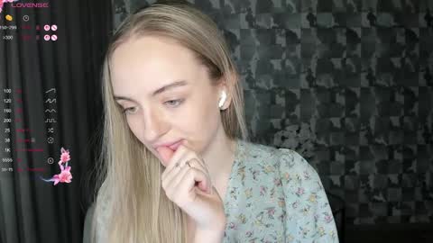 Adelina online show from April 2026 04:38:01 PM