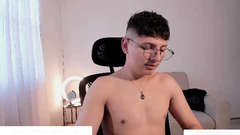 Snapshot of a_lejandro08 chatting on July 2026 11:35:01 AM a_lejandro08 online show from July 2026 11:35:01 AM