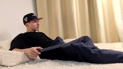 Snapshot of a_lejandro_08 chatting on December 2024 04:42:01 AM alejo online show from December 2024 04:42:01 AM