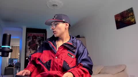 Snapshot of a_lejandro_08 chatting on December 2024 08:49:02 PM alejo online show from December 2024 08:49:02 PM