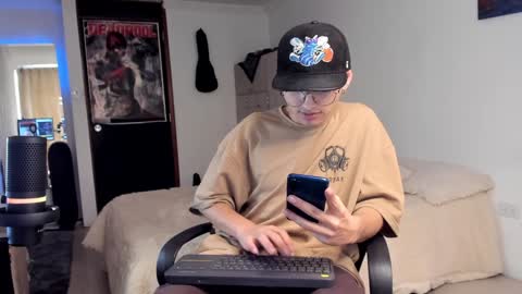 Snapshot of a_lejandro_08 chatting on December 2024 04:07:02 PM alejo online show from December 2024 04:07:02 PM