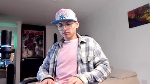 Snapshot of a_lejandro_08 chatting on December 2024 08:38:02 PM alejo online show from December 2024 08:38:02 PM